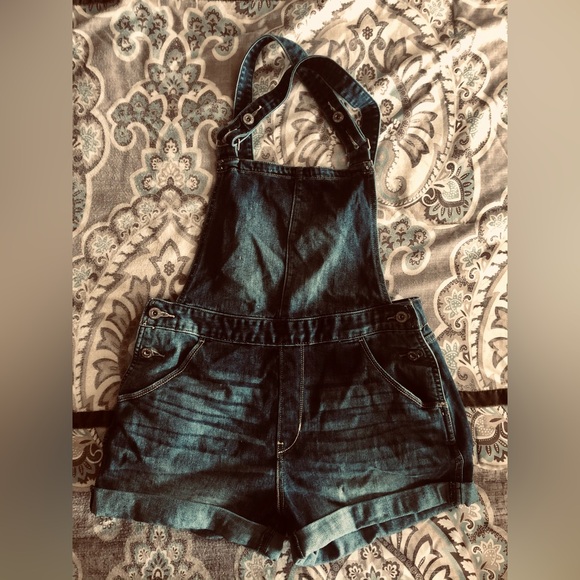 Levi’s Jean Short Overalls - Picture 1 of 4
